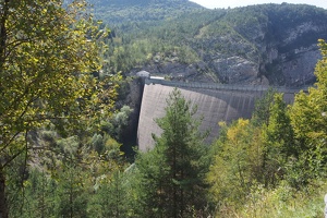 Rückseite der Staumauer 