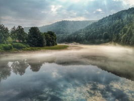 Ausgleichbecken Eichicht mit Nebel